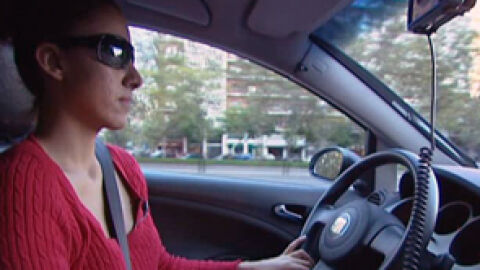 Un estudio desvela que las mujeres son m&aacute;s prudentes al volante que los hombres