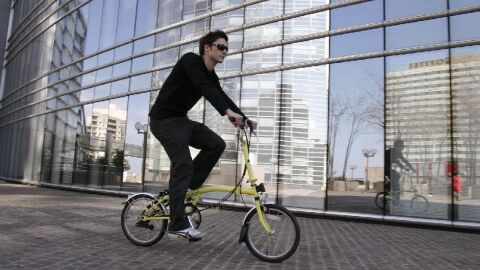 Hombre con bici