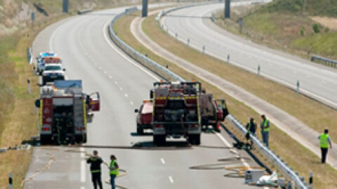 Veintis&eacute;is muertos en la carretera en el fin de semana m&aacute;s tr&aacute;gico del a&ntilde;o