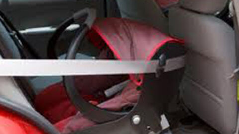 Dos de cada diez ni&ntilde;os viajan en el coche de forma incorrecta