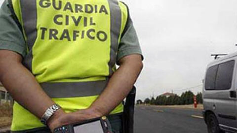 Las asociaciones acusan a Tr&aacute;fico de multar irregularmente