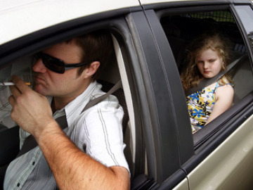 Fumar en los coches con ni&ntilde;os dentro