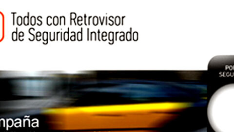Una mirada hacia los retrovisores traseros Una mirada hacia los retrovisores traseros