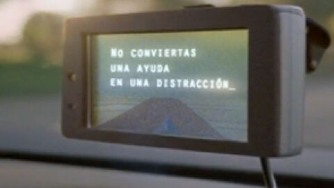 Suspenso al volante por la distracci&oacute;n