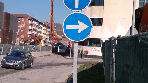 Se&ntilde;alizaci&oacute;n contradictoria<br>EN PROCESO DE REPARACI&Oacute;N</br>