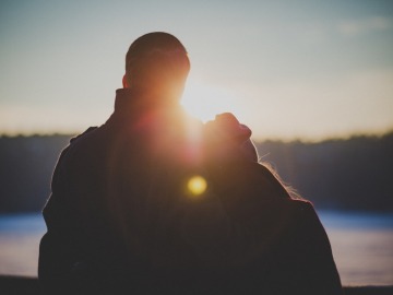 Una pareja joven enamorada