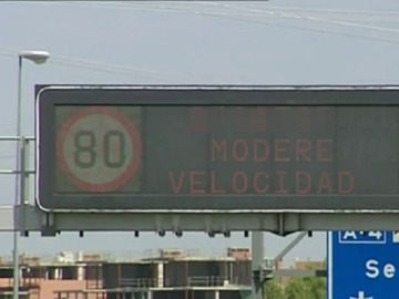 Panel que expone las matr&iacute;culas con exceso de velocidad