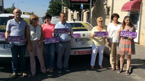 Los taxistas de Córdoba lanzan una campaña contra la violencia de género Los taxistas de Córdoba lanzan una campaña contra la violencia de género