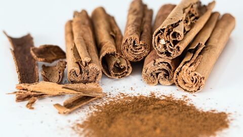 La canela tiene propiedades anti-inflamatorias y antioxidantes