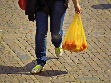 Se abre a consulta pública el decreto que prohibirá usar bolsas en 2020