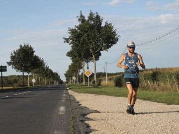 Un atleta recorre más de 4.000 kilómetros para concienciar sobre la obesidad infantil