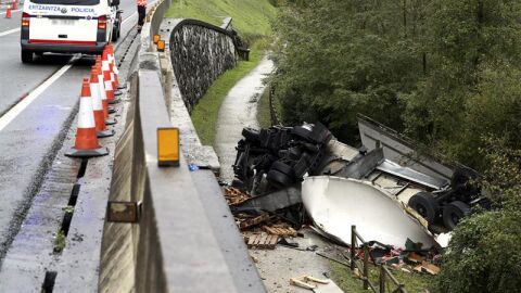 Vista del accidente de tráfico el pasado día 12 a la altura de Irún (Guipuzkoa)