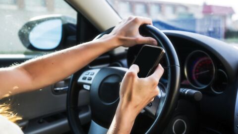 telefono-movil-volante-sancion-2016-01