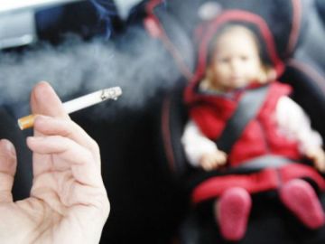 fumar_en_el_coche.jpg