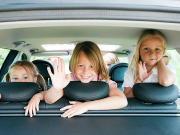 Dec&aacute;logo para viajar con ni&ntilde;os de manera segura este verano