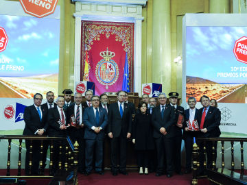Foto de los ganadores y los entregadores de la décima edición de los Premios Ponle Freno