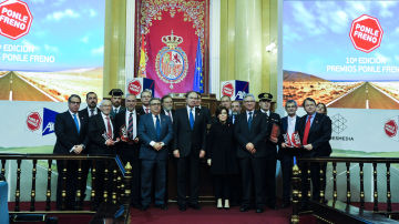 Foto de los ganadores y los entregadores de la décima edición de los Premios Ponle Freno
