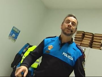 Jos&eacute;, el polic&iacute;a local de Oviedo que ense&ntilde;a educaci&oacute;n vial a los ni&ntilde;os con canciones y coreograf&iacute;as 