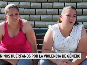 Tras perder a su madre asesinada a golpes por su padre, luchan por recuperar su herencia