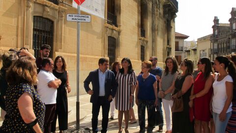 La Diputación de Jaén instala una señal para concienciar sobre la violencia de género La Diputación de Jaén instala una señal para concienciar sobre la violencia de género