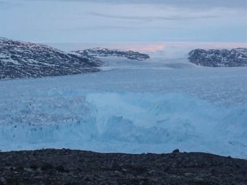 Un iceberg de más de seis kilómetros se separa de un glaciar en Groenlandia 