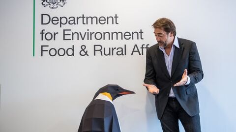 Javier Bardem lleva hasta Londres su compromiso de crear un Santuario Antártico Javier Bardem lleva hasta Londres su compromiso de crear un Santuario Antártico