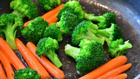 Tener una alimentación rica en frutas y verduras reduce el riesgo de cáncer de mama DESTACAN LAS VERDURAS CRUCÍFERAS