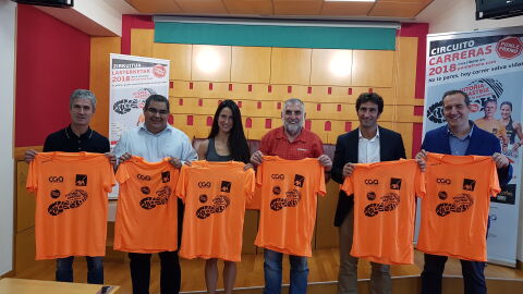 Foto de familia de la presentación de la quinta edición de la CARRERA PONLE FRENO VITORIA celebrada hoy, de izquierda a derecha, Martín Fiz, Xabier Manzano, Elena Loyo, Peio López de Munain, Álvaro Pitto e Iñaki Lerga.