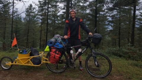 Rafael Sanch&iacute;s, el valenciano que recorre en bicicleta Espa&ntilde;a para recoger basura