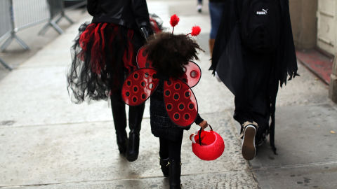 Una niña disfrazada en Halloween