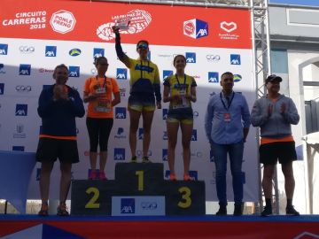 Los ganadores de la categoría femenina de 5 km Los ganadores de la categoría femenina de 5 km