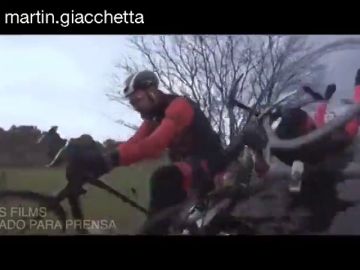 El v&iacute;deo del brutal atropello al actor Dani Rovira mientras rodaba un documental en bicicleta