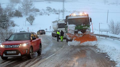 Noticias Fin de Semana (02-02-19) Puertos cerrados y cientos de carreteras cortadas en media España tras el paso de la borrasca Helena