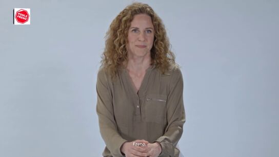 Con el semáforo en ámbar, ¿frenas o aceleras? Con el semáforo en ámbar, ¿frenas o aceleras?