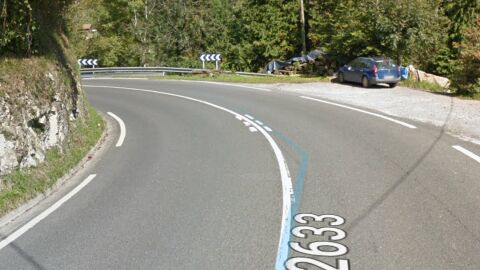 Socabon En la gi2633 en el km 2.5 hay un socabon en la mitad de la calzada, descendiendo muya zarautz, peligrosa para motos y ciclistas. Hoy un Ciclista casi se ha ido contra el quitamiedos por culpa de ese socabon(curva a izquierdas con caserio a la derecha)