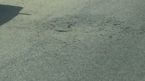 El bache se encuentra situado en la salida 51 de la M50 direcci&oacute;n A42 Parla sentido creciente. El bache est&aacute; situado en el carril derecho, la profundidad del mismo va a m&aacute;s y al pasarlo produce un golpe fort&iacute;simo.