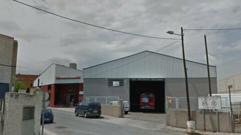 En el cruce de las calles Cautiva con Dr. Fleming situado en la localidad de Quart de Poblet (Barrio del Cristo) en la provincia de Valencia, existen dos señales de "Ceda el paso" a cada extremo de la calle Cautiva, que nadie respeta. La preferencia es de los vehículos que salen de la calle Dr. Fleming, pero las señales no son a veces visibles, debido a que estacionan camiones. Lo recomendable seria pintar la señal en la carretera