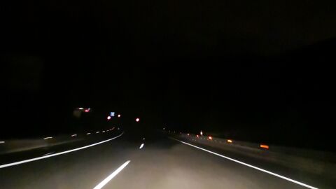En la A8 dirección Cantabria Bilbao todas las farolas permanecen apagadas poniendo en riesgo la conducción, ya que en algún caso obliga al conductor a usar las largas molestando al conductor del otro carril 