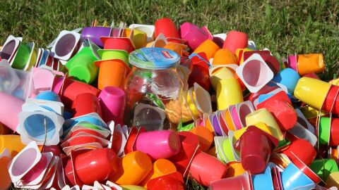 Basura pl&aacute;stico de un solo uso