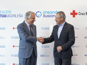 El presidente del Grupo Mutua Madrileña y su fundación, Ignacio Garralda, y el presidente de Cruz Roja, Javier Senent