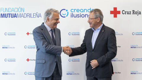 El presidente del Grupo Mutua Madrile&ntilde;a y su fundaci&oacute;n, Ignacio Garralda, y el presidente de Cruz Roja, Javier Senent