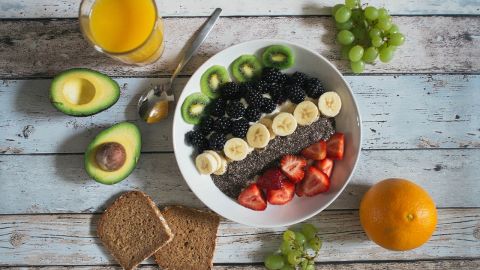 ¿Es bueno quitar los carbohidratos para bajar de peso? se asocia con un aumento de peso más lento a largo plazo ¿Es bueno quitar los carbohidratos para bajar de peso? se asocia con un aumento de peso más lento a largo plazo