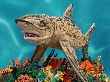 Tiburón hecho de residuos plásticos del mar por la ogranización Washed Ashore