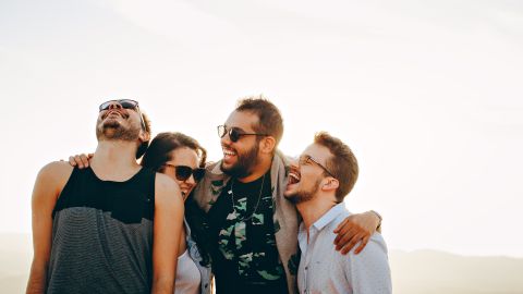 Un grupo de amigos se divierte