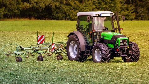 Tractor en el campo Tractor en el campo