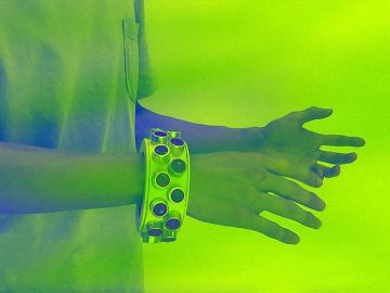 Imagen del brazalete del silencio.
