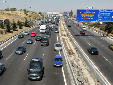 Tr&aacute;fico en las carreteras pr&oacute;ximas a Madrid