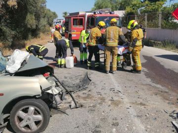 Accidente de tr&aacute;fico en la carretera La Marina de Elche.