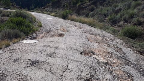 Denuncia recibida Carretera con mucho hoyos