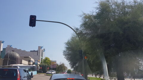 Sem&aacute;foro tapado